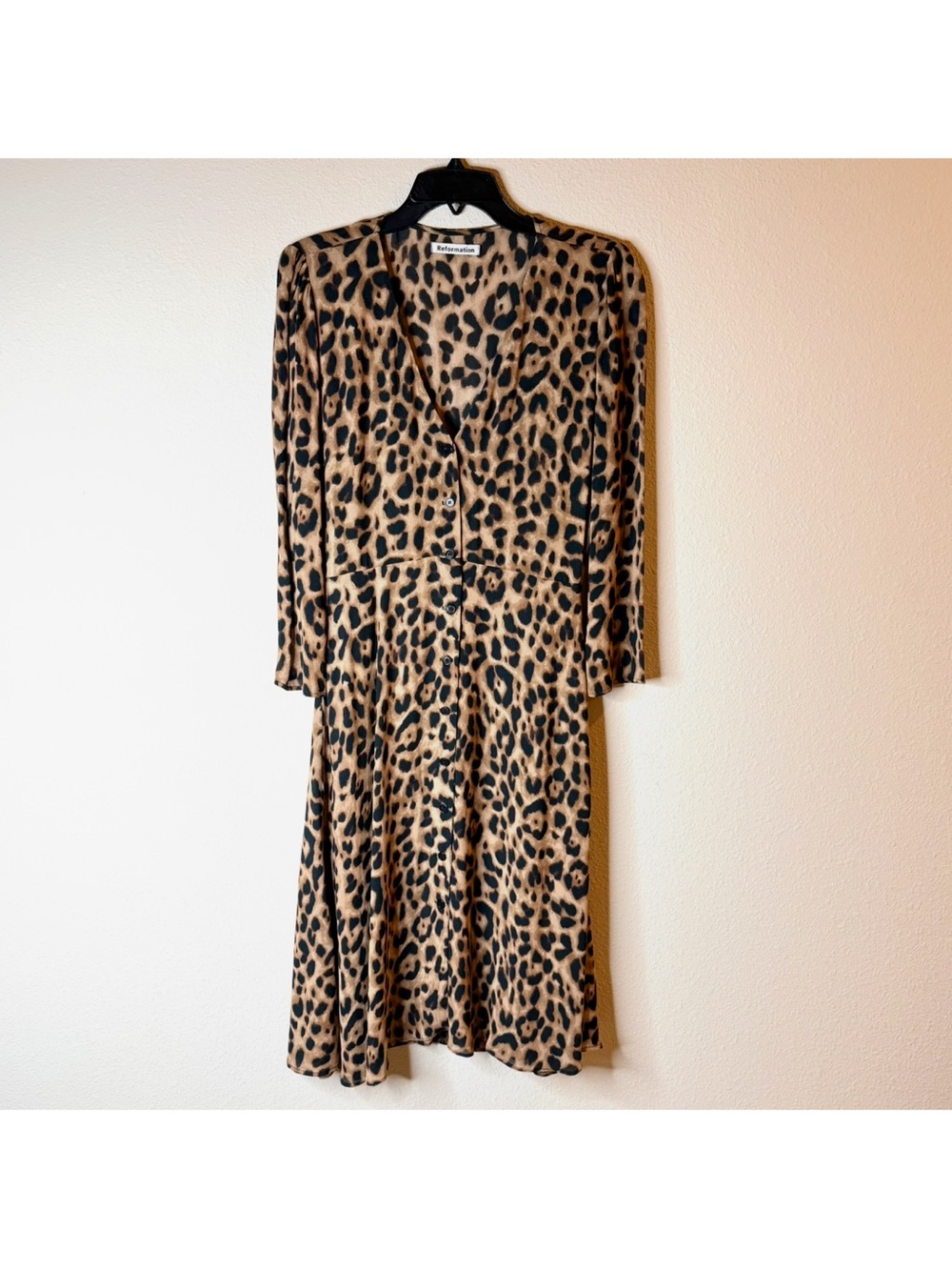 Reformation Alma Leopard Print Button Front long sleeve Midi dress. - Picture 5 of 14